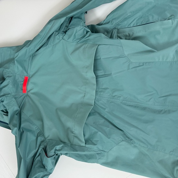 Helly Hansen Teal rain coat Jacket with Vibrant Red Interior - Picture 4 of 4